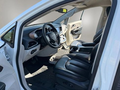 Used 2020 Chrysler Voyager Lxi FWD image 12