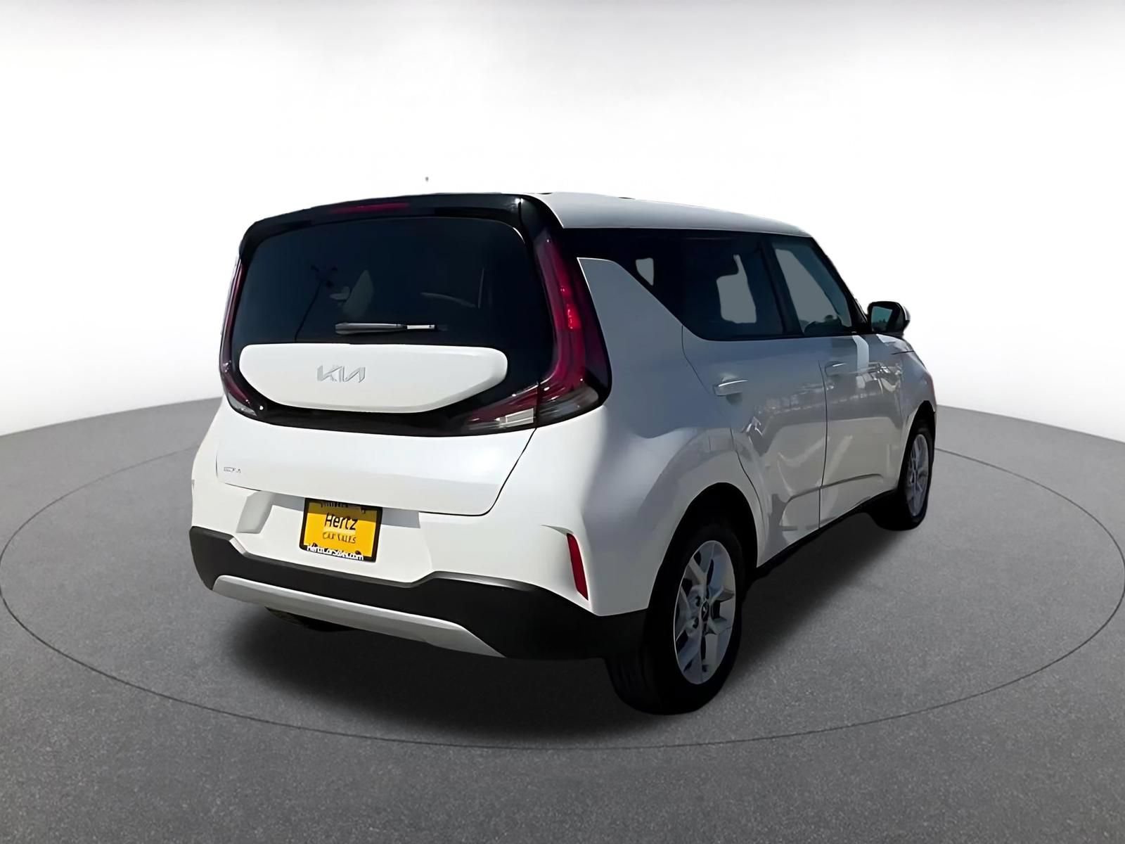 Used 2025 Kia Soul LX w/ LX Technology Package FWD image 13