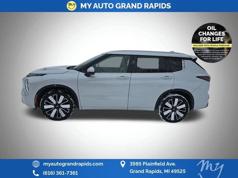 Used 2025 Mitsubishi Outlander SEL image 4