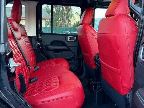 Used 2019 Jeep Wrangler Unlimited Sahara image 22