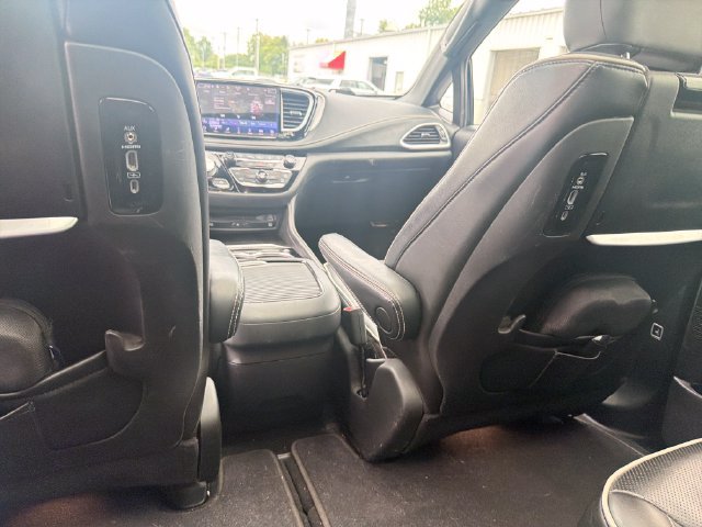 Used 2022 Chrysler Pacifica Limited w/ Uconnect Theater Family Group AWD/4WD image 26
