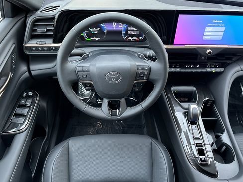 New 2025 Toyota Crown Signia image 16