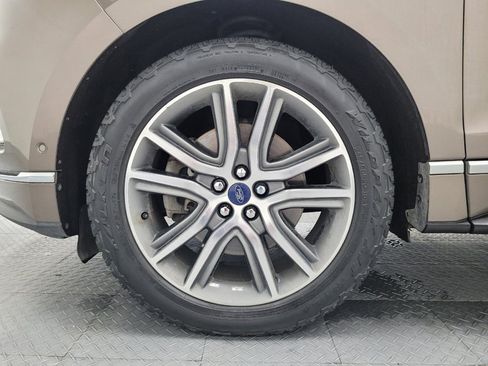 Used 2019 Ford Edge Titanium w/ Equipment Group 301A AWD/4WD image 31