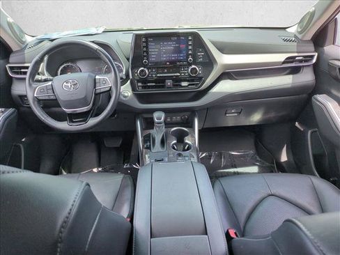 Used 2022 Toyota Highlander Limited FWD image 18