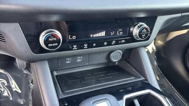Used 2025 Mitsubishi Outlander ES FWD image 29