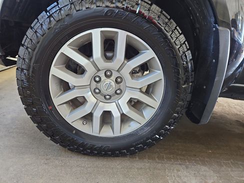 Used 2011 Nissan Frontier SL image 19