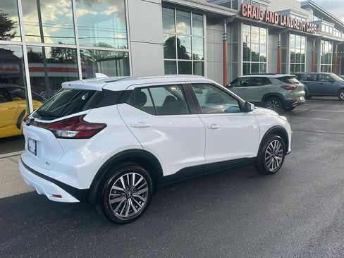 Used 2024 Nissan Kicks SV FWD image 3