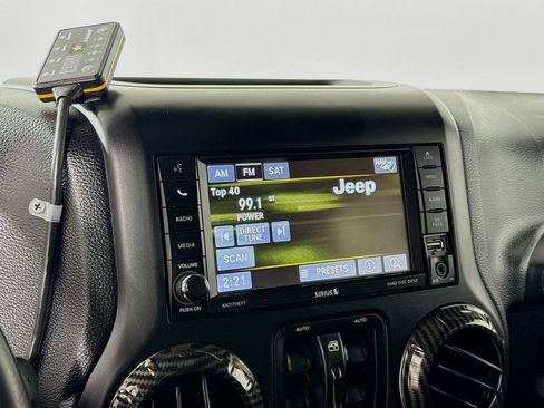 Used 2014 Jeep Wrangler Unlimited Sahara image 14