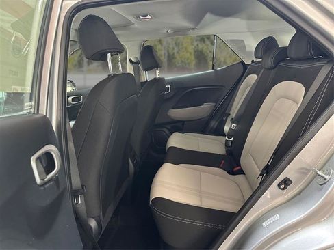 Used 2024 Hyundai Venue SEL FWD image 10