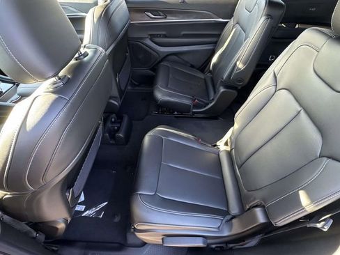 New 2025 Jeep Grand Cherokee L Limited w/ Luxury Tech Group II AWD/4WD image 19