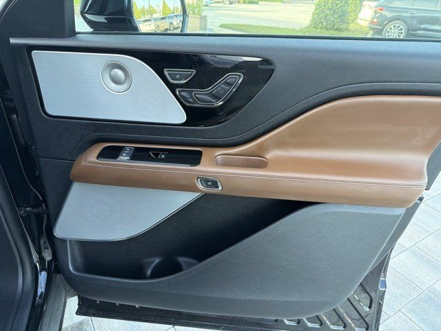 Used 2023 Lincoln Aviator Reserve w/ Equipment Group 201A RWD image 16