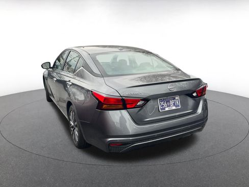 Used 2025 Nissan Sentra SV image 14