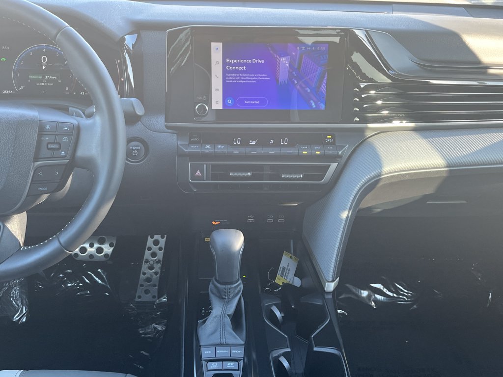 Used 2025 Toyota Camry SE w/ Convenience Package FWD image 17
