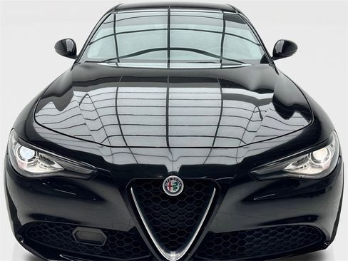 Used 2019 Alfa Romeo Giulia image 4