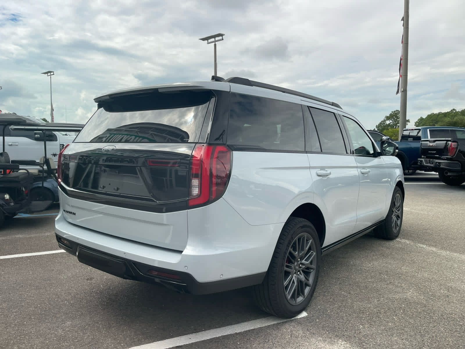 Used 2025 Ford Expedition Platinum w/ Stealth Performance Package AWD/4WD image 5