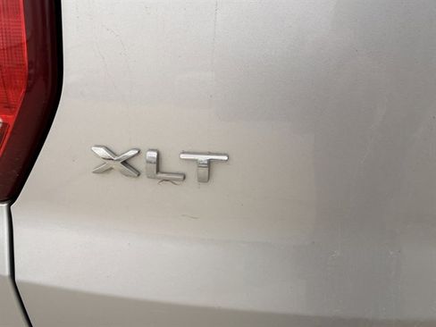 Used 2018 Ford Explorer XLT w/ Equipment Group 201A image 7