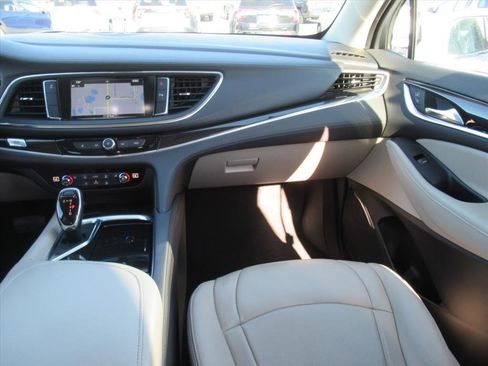 Used 2019 Buick Enclave Essence image 14