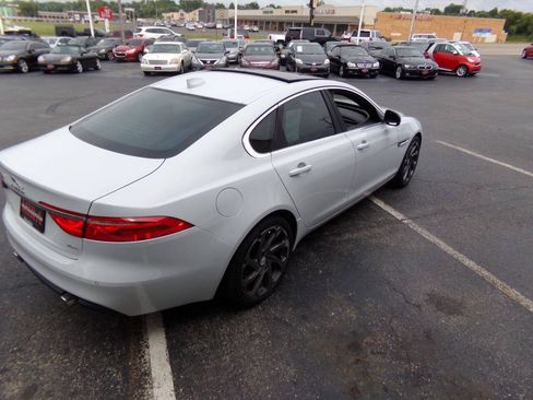 Used 2016 Jaguar XF Premium RWD image 50