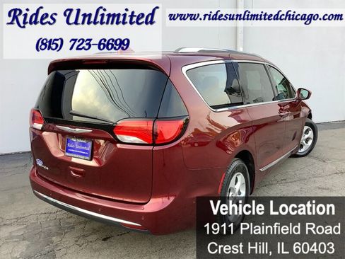 Used 2017 Chrysler Pacifica Touring-L Plus w/ Advanced Safetytec Group FWD image 3