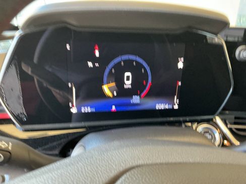 Used 2025 Chevrolet Trax RS w/ Driver Confidence Package image 11