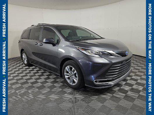 Certified 2025 Toyota Sienna Limited AWD/4WD image 1