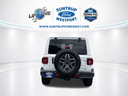 Used 2024 Jeep Wrangler Unlimited Sahara AWD/4WD image 6