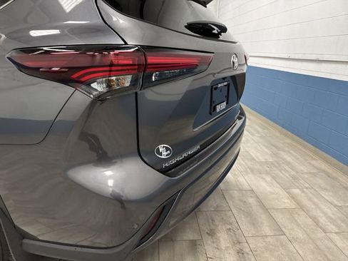 Used 2024 Toyota Highlander Limited image 35