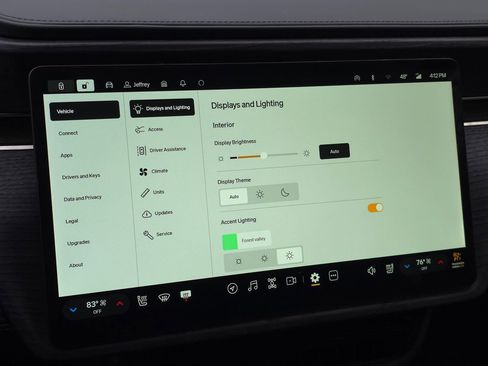 Used 2024 Rivian R1S Adventure image 52