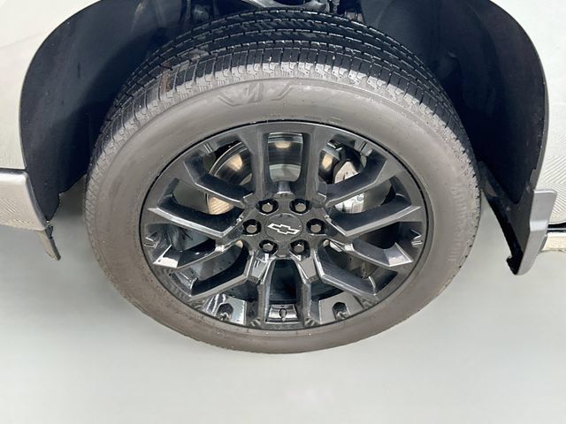 Used 2025 Chevrolet Silverado 1500 High Country AWD/4WD image 34