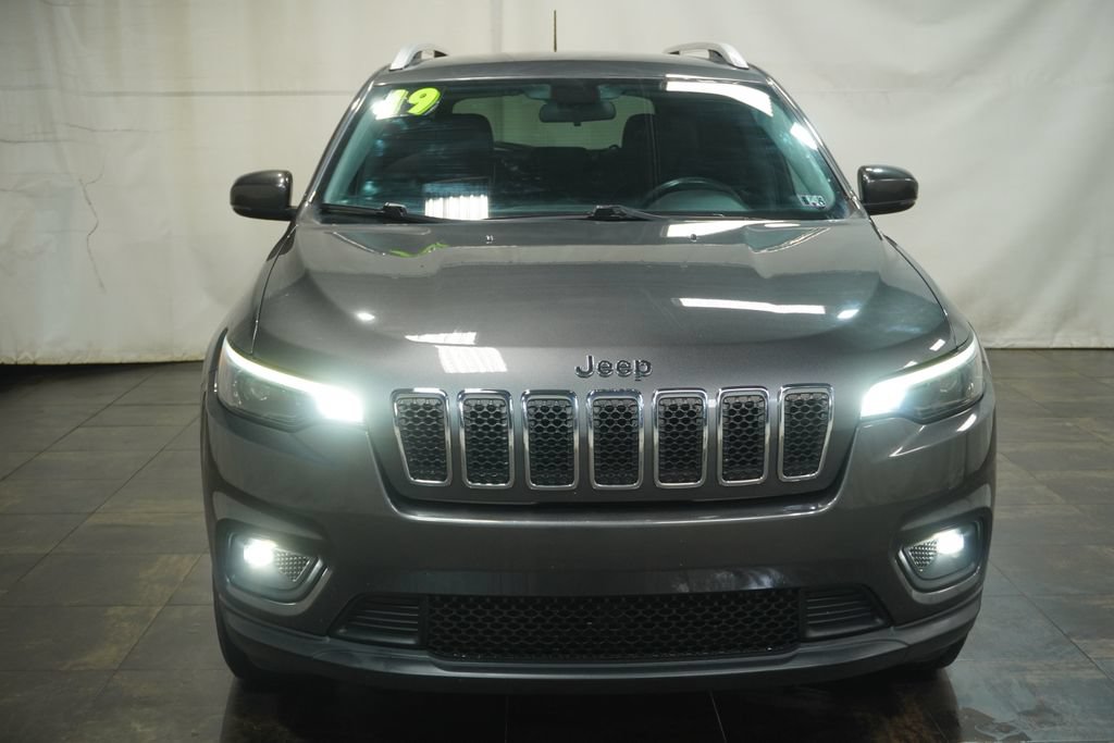 Used 2019 Jeep Cherokee Latitude Plus w/ Cold Weather Group AWD/4WD image 8