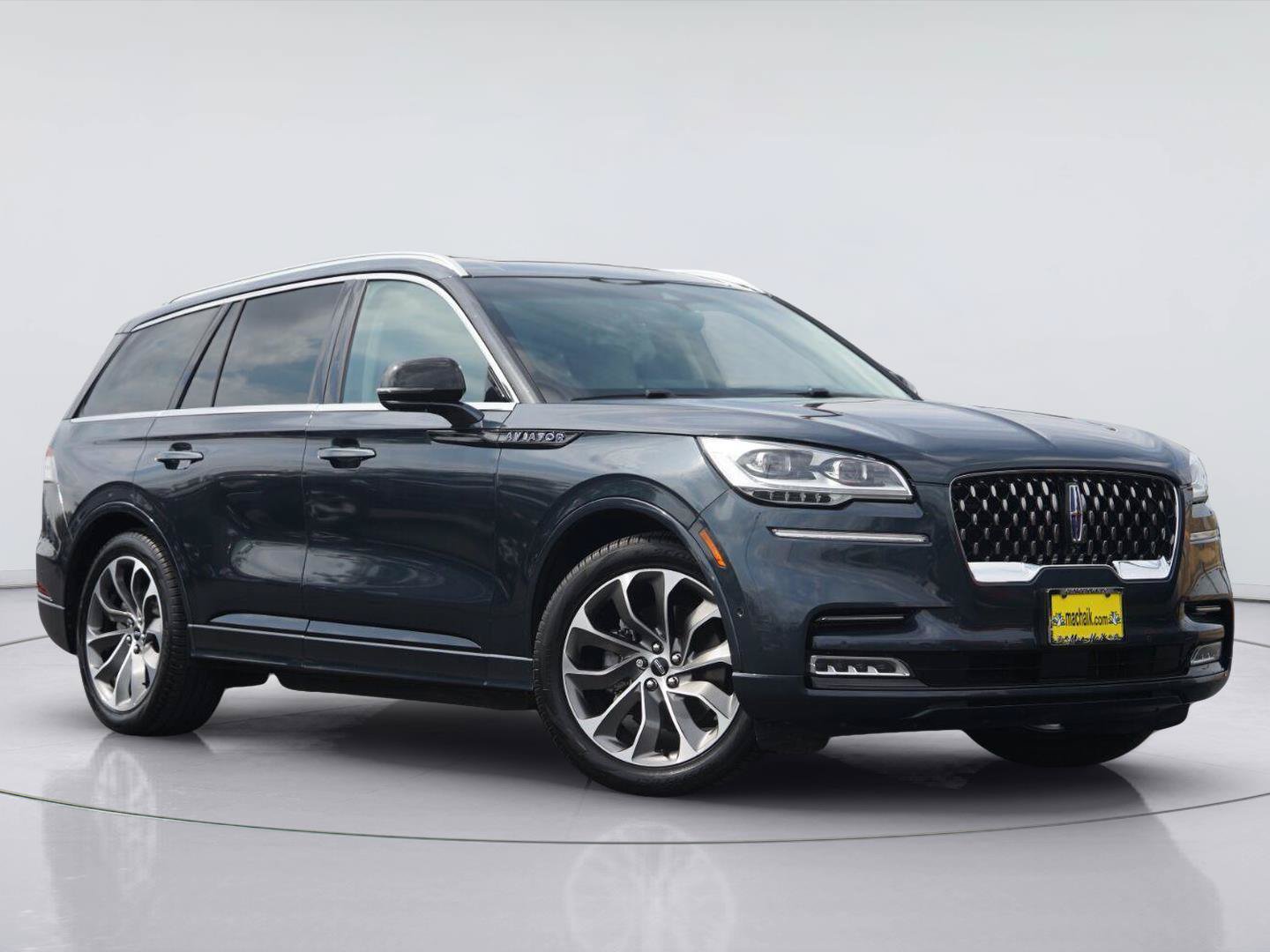 Used 2022 Lincoln Aviator Grand Touring w/ Equipment Group 301A AWD/4WD image 2