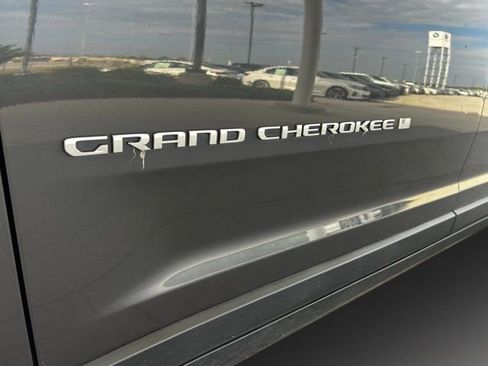 Used 2024 Jeep Grand Cherokee L Limited w/ Luxury Tech Group II image 20