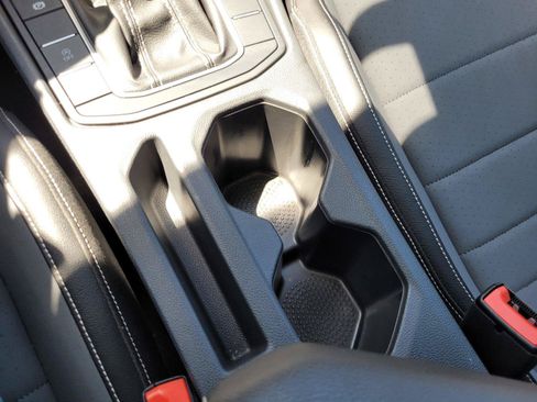 Used 2025 Volkswagen Jetta SE w/ Sunroof Package FWD image 24