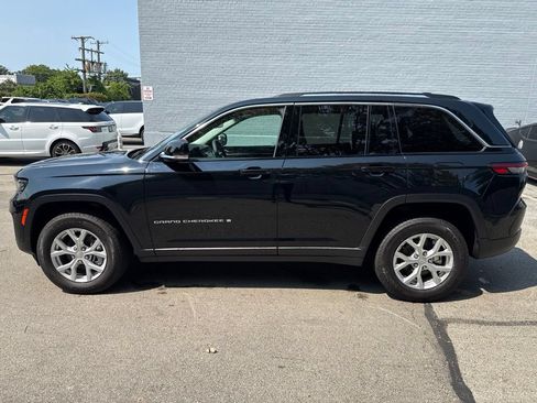 Used 2023 Jeep Grand Cherokee Limited w/ Luxury Tech Group II AWD/4WD image 2