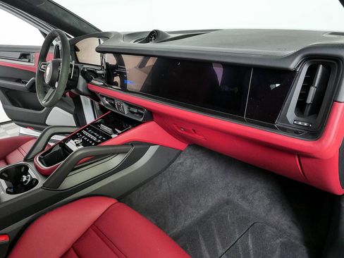 New 2026 Porsche Cayenne GTS AWD/4WD image 25