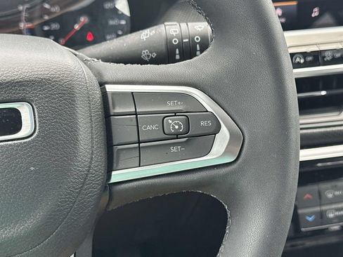 Used 2023 Jeep Compass Latitude AWD/4WD image 22