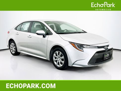 Used 2025 Toyota Corolla LE image 1
