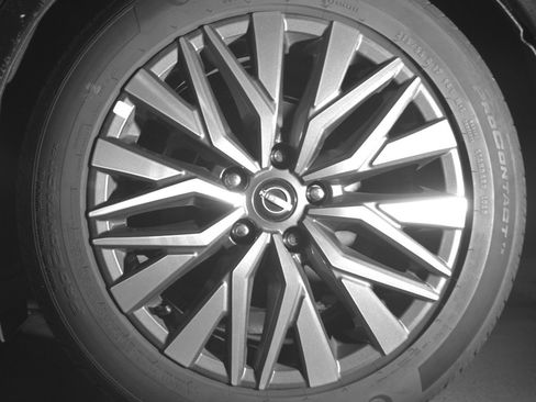 Used 2025 Nissan Altima 2.5 SV FWD image 11