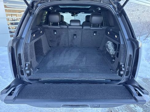 Used 2024 Land Rover Range Rover SE image 5