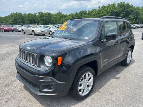Used 2018 Jeep Renegade Latitude w/ UConnect 8.4 Nav Group AWD/4WD image 2