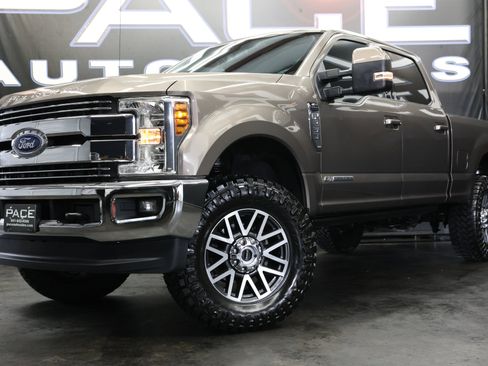 Used 2018 Ford F250 Lariat w/ Lariat Value Package image 3