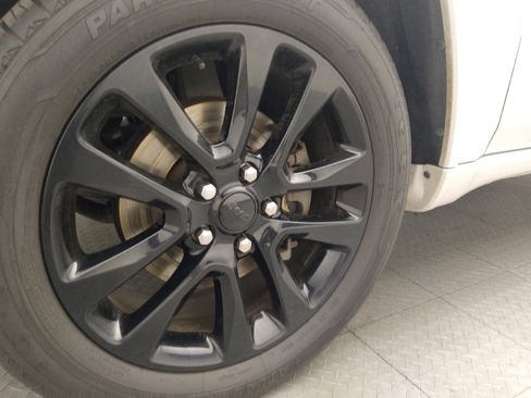 Used 2019 Jeep Grand Cherokee Altitude RWD image 31