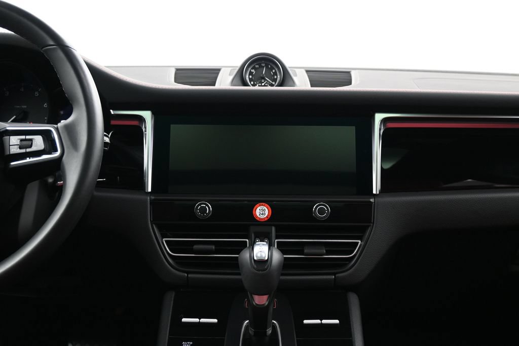 Certified 2025 Porsche Macan AWD/4WD image 11