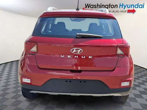 Certified 2024 Hyundai Venue Limited FWD image 5
