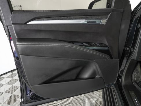 Used 2025 Cadillac Escalade V w/ LPO, ONYX Package image 18