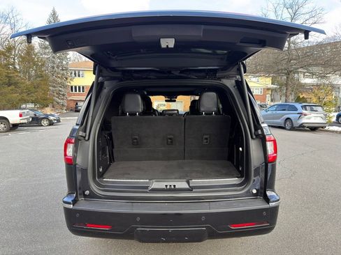 Used 2019 Lincoln Navigator Reserve image 24