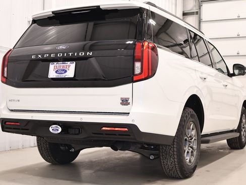 New 2026 Ford Expedition Active image 5
