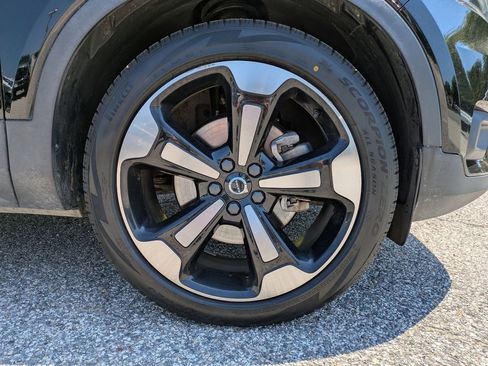Certified 2022 Volvo XC40 T4 Momentum FWD image 11