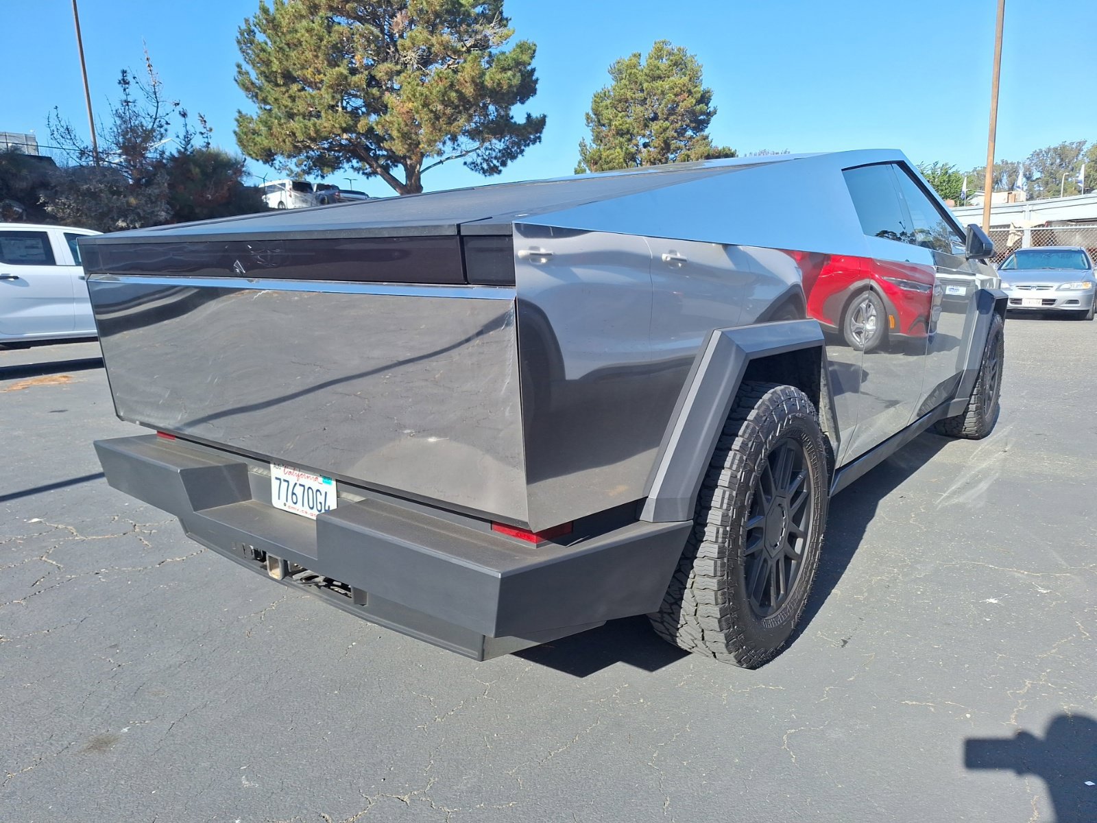 Used 2025 Tesla Cybertruck AWD Crew Cab image 7