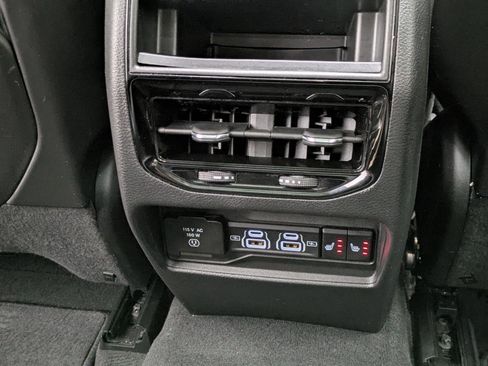 Used 2023 Jeep Grand Cherokee 4x4 image 13